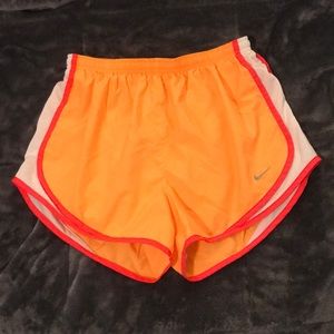 Nike women’s dri-fit Medium Tempo Shorts
